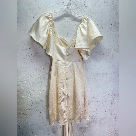 Selfie Leslie Aphrodite Molded Bust Angel Sleeve Wrap Dress Cream NEW Size Small - Picture 4 of 12